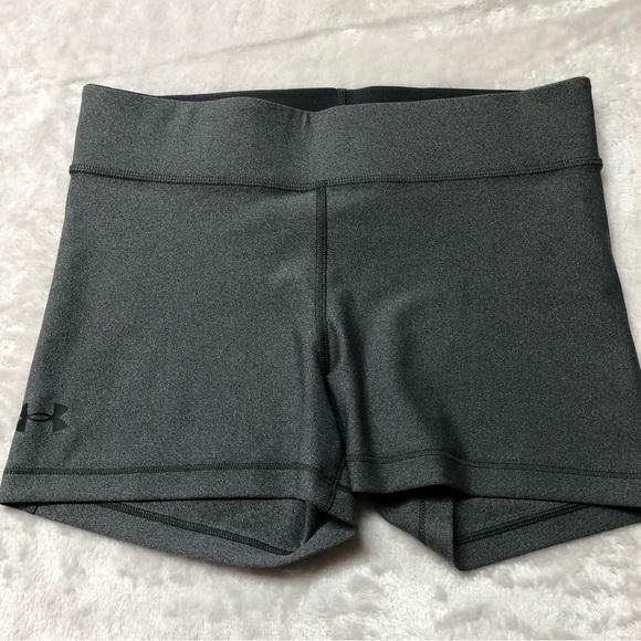 NWOT Under Armour Women's Heat Gear Armour Mid Rise Grey Shorty Short MD - Picture 4 of 10